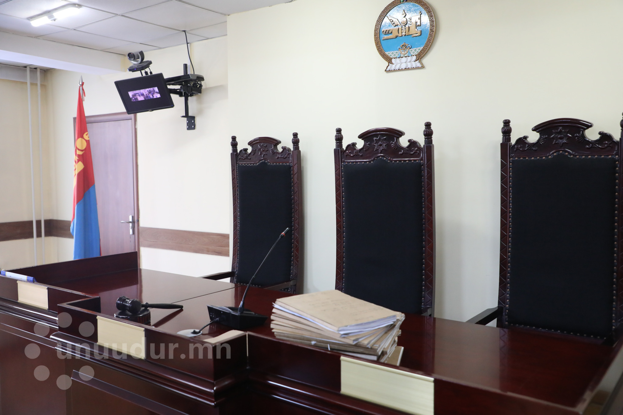 Ачаалал нь хэтийдсэн шүүхийнхэн ажлаасаа “дүрвэхэд” ойрхон байна